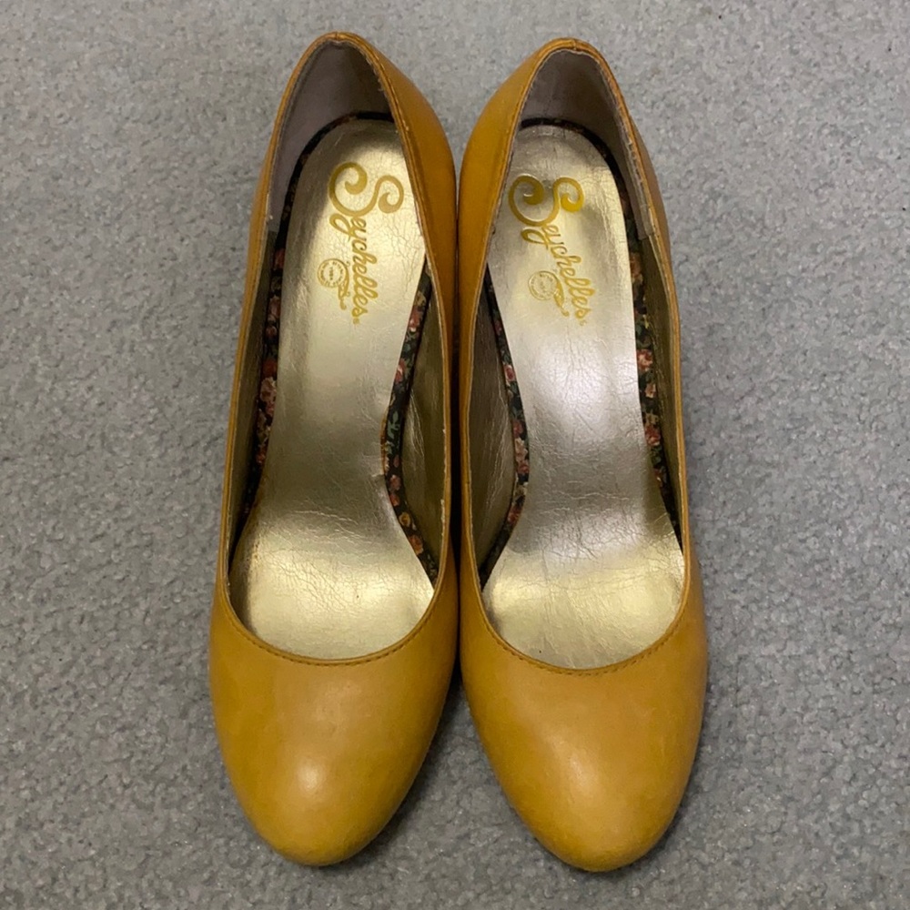 Seychelles Retro Mustard Yellow Leather Heels